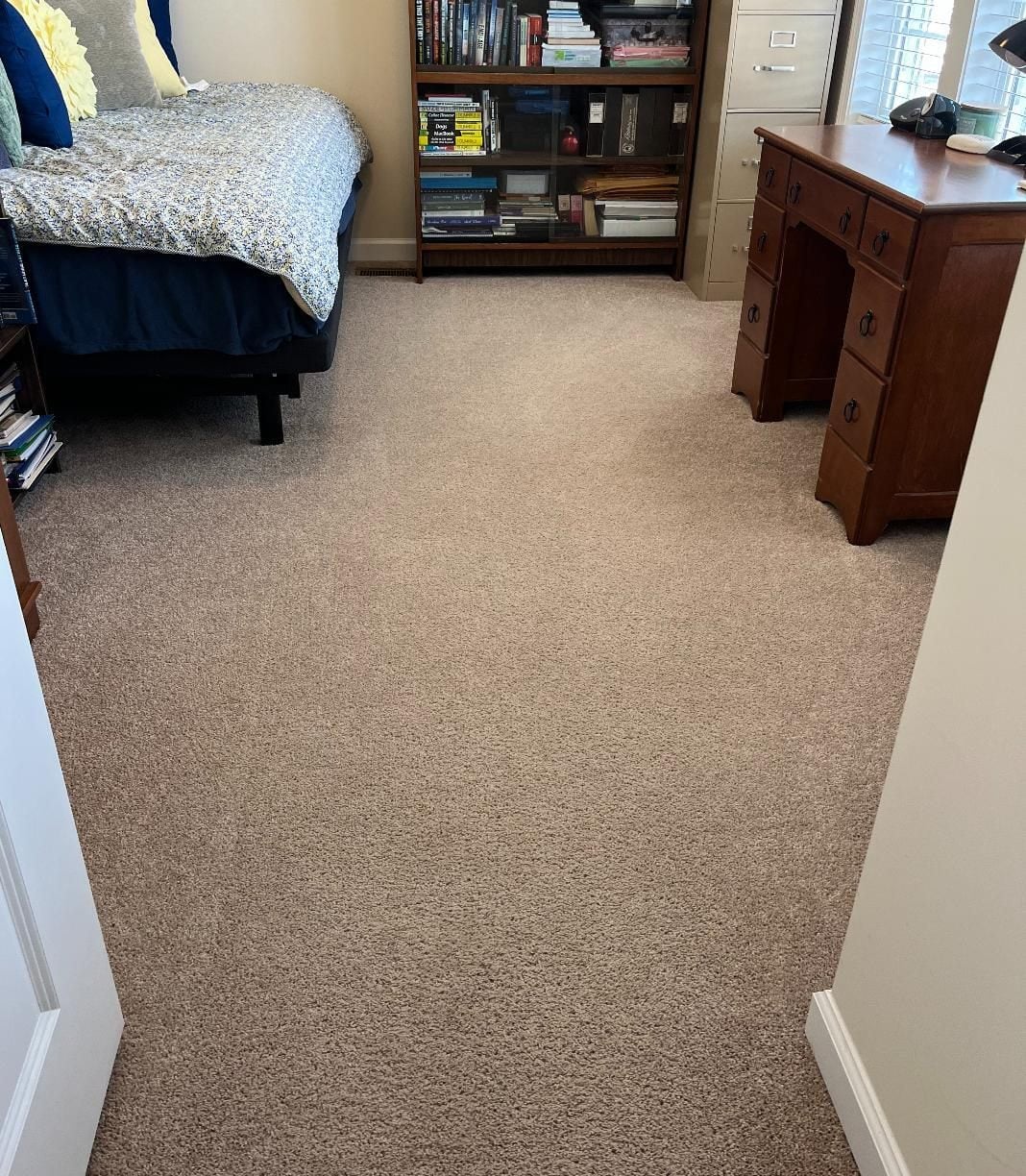 Carpet cleaning Middletown CT, room carpet after cleaning